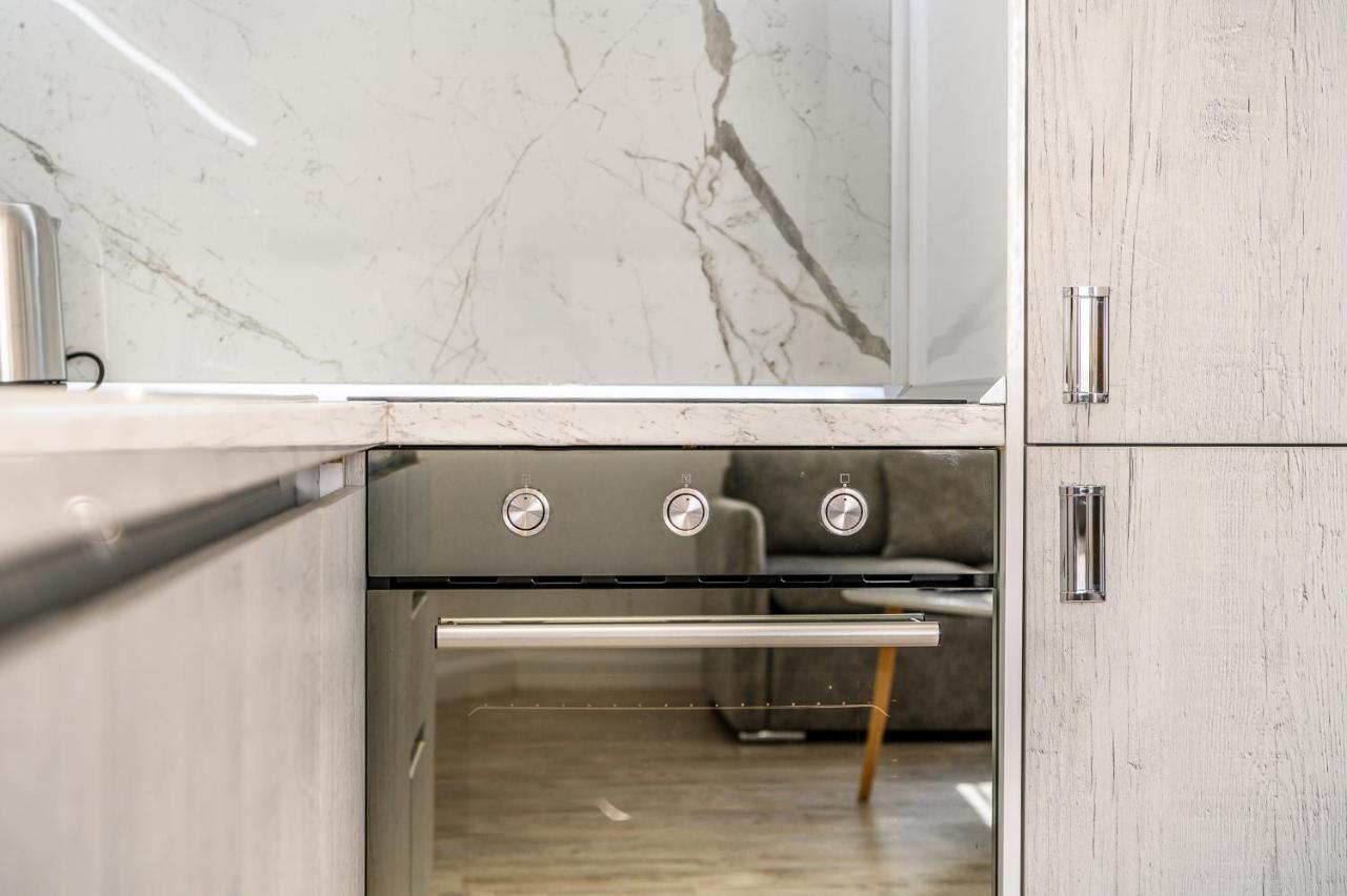 Miku Apartment-Modernly Designed Downtown Tirana Exterior foto